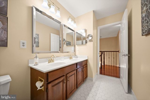 5667 LONESOME DOVE CT, Clifton, VA 20124
