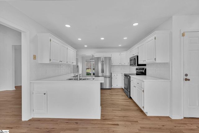 19 Parkcrest Court, Simpsonville, SC 29681