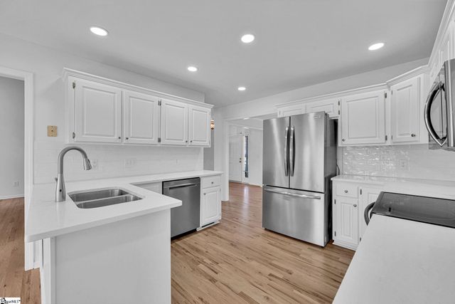 19 Parkcrest Court, Simpsonville, SC 29681