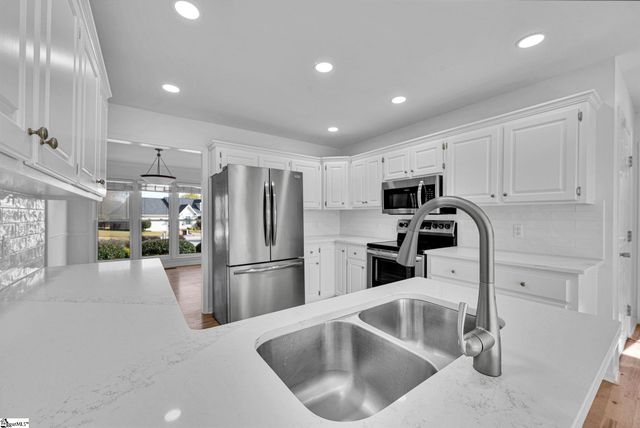 19 Parkcrest Court, Simpsonville, SC 29681