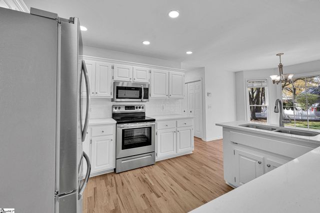 19 Parkcrest Court, Simpsonville, SC 29681