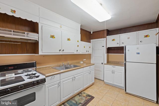 27 LAUREL AVE, Trenton, NJ 08618