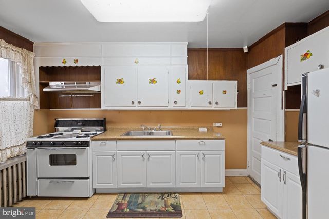 27 LAUREL AVE, Trenton, NJ 08618