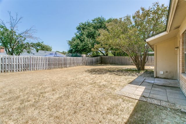 3008 Highgate Lane, Bedford, TX 76021