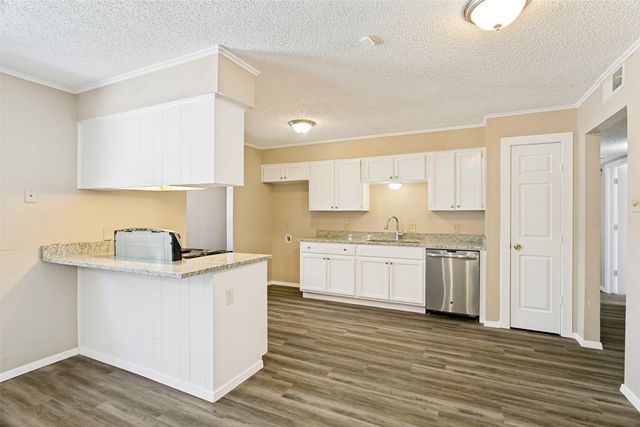 3008 Highgate Lane, Bedford, TX 76021