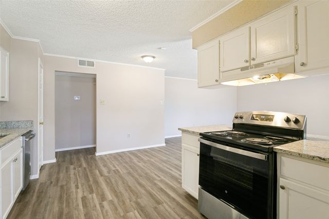 3008 Highgate Lane, Bedford, TX 76021