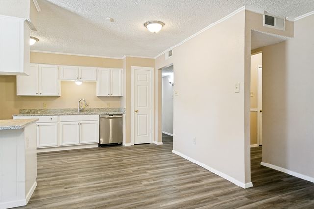 3008 Highgate Lane, Bedford, TX 76021
