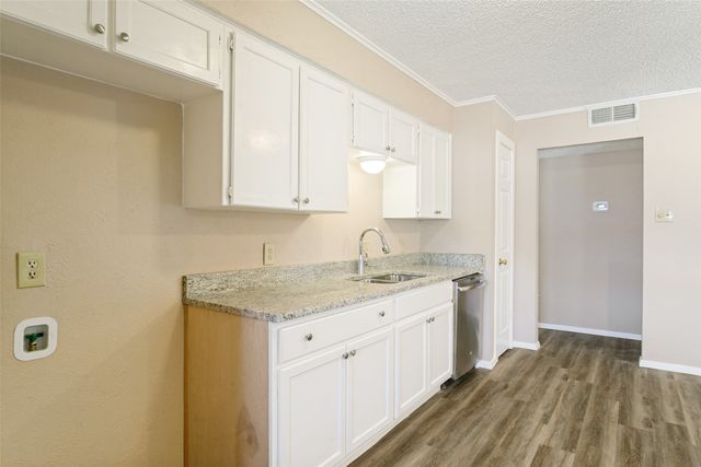 3008 Highgate Lane, Bedford, TX 76021