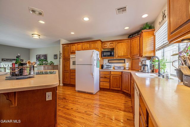 39203 W 10th Street, Palmdale, CA 93551