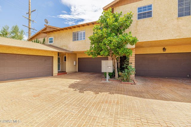 39203 W 10th Street, Palmdale, CA 93551