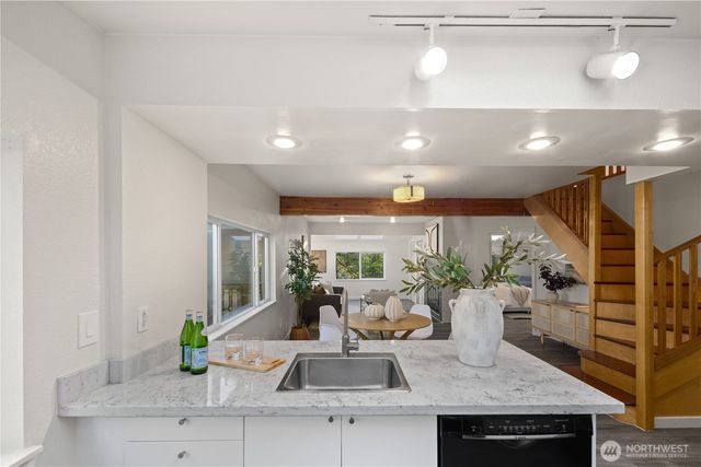16518 Stone Ave N, Shoreline, WA 98133