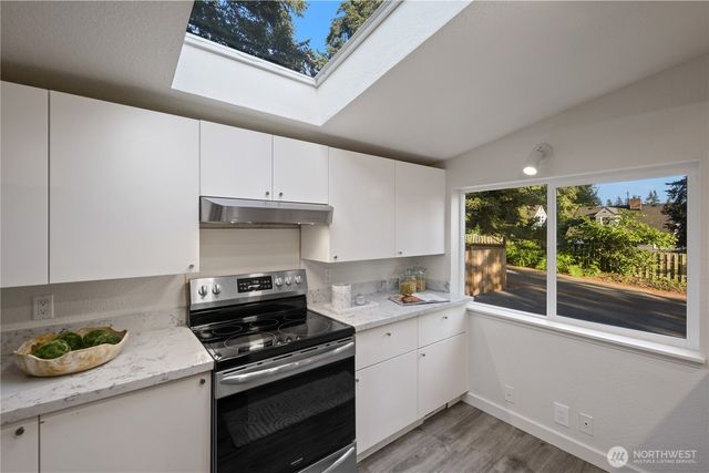16518 Stone Ave N, Shoreline, WA 98133