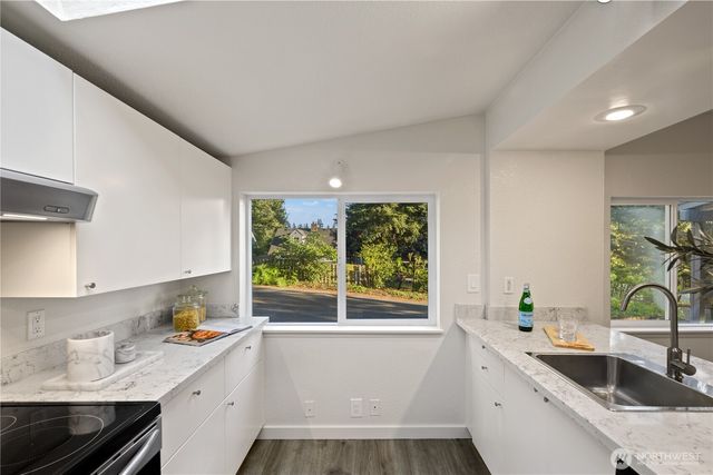 16518 Stone Ave N, Shoreline, WA 98133