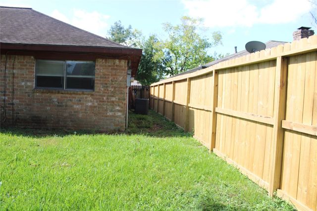13819 Crosshaven Drive, Houston, TX 77015