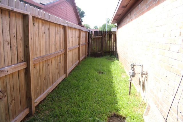 13819 Crosshaven Drive, Houston, TX 77015