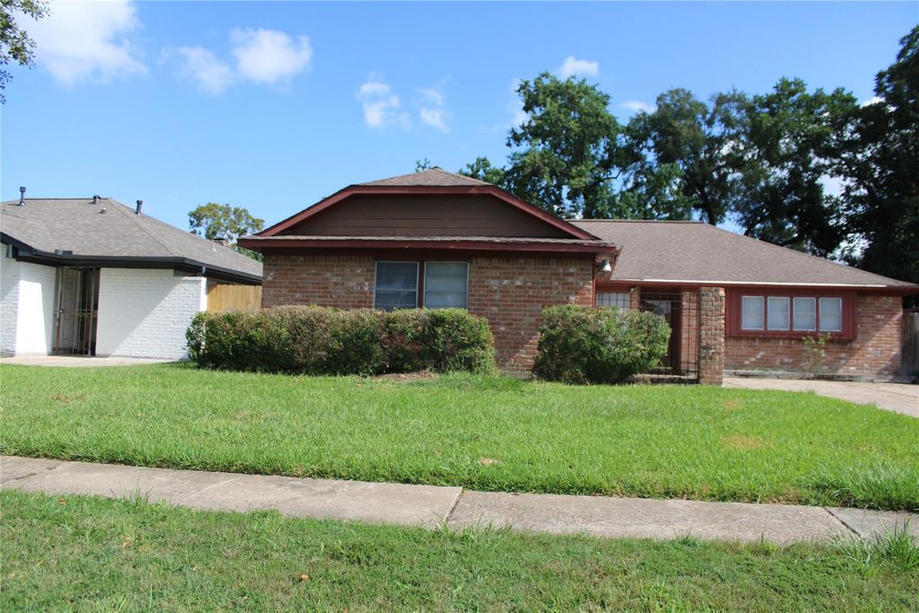 13819 Crosshaven Drive, Houston, TX 77015