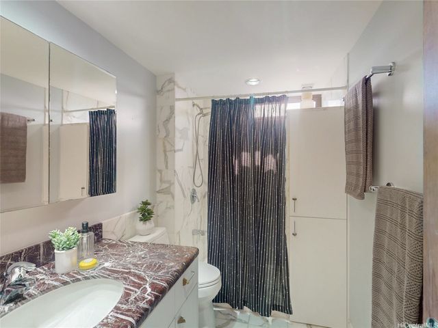 411 Hobron Lane 3814, Honolulu, HI 96815