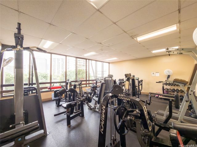 411 Hobron Lane 3814, Honolulu, HI 96815