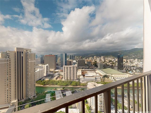 411 Hobron Lane 3814, Honolulu, HI 96815