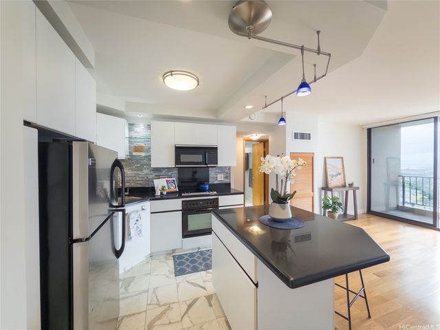 411 Hobron Lane 3814, Honolulu, HI 96815