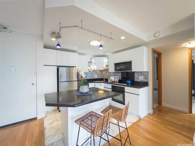 411 Hobron Lane 3814, Honolulu, HI 96815