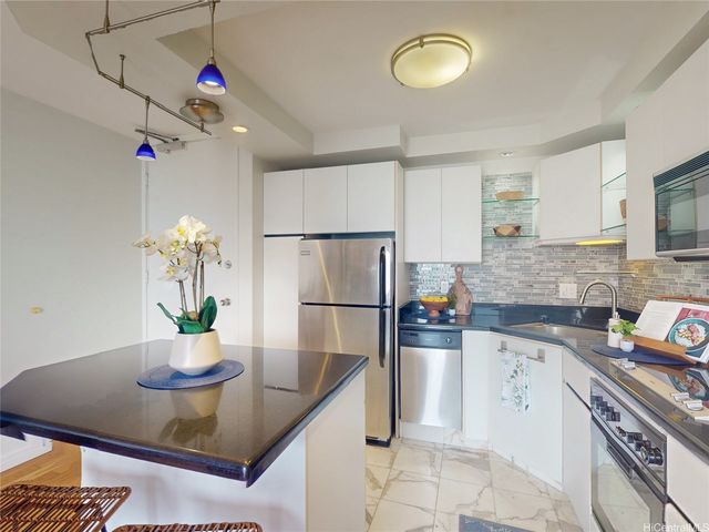 411 Hobron Lane 3814, Honolulu, HI 96815