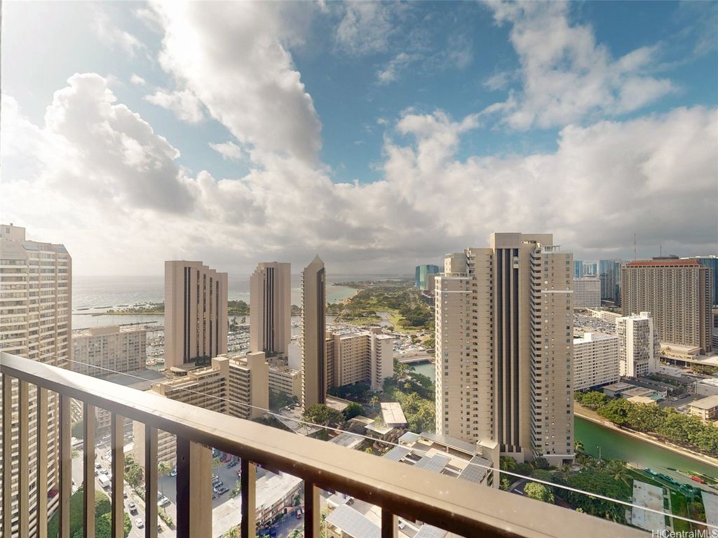 411 Hobron Lane 3814, Honolulu, HI 96815