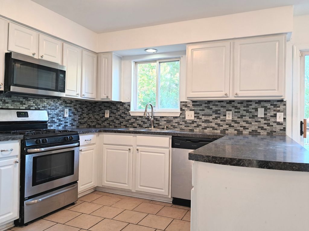 21426 W Georgetown Court, Plainfield, IL 60544 — photo 4