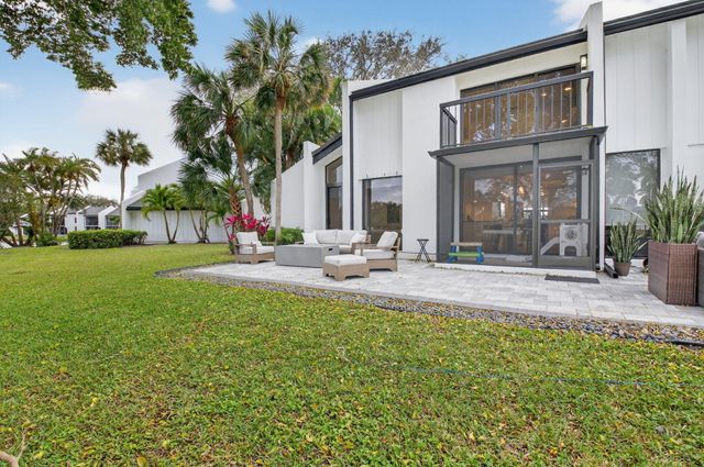 3207 Bridgewood Drive, Boca Raton, FL 33434