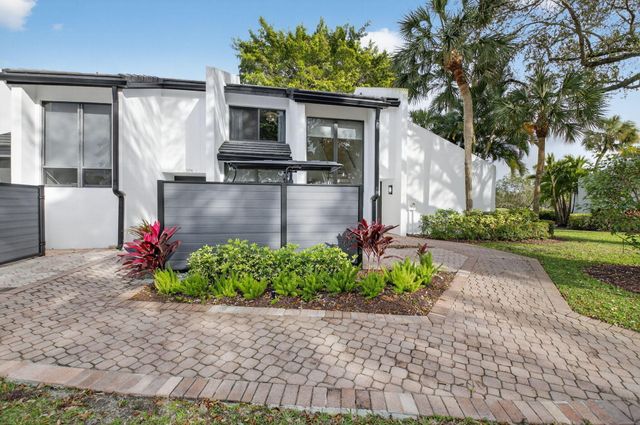 3207 Bridgewood Drive, Boca Raton, FL 33434