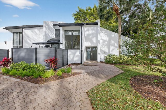 3207 Bridgewood Drive, Boca Raton, FL 33434