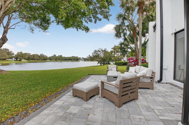 3207 Bridgewood Drive, Boca Raton, FL 33434