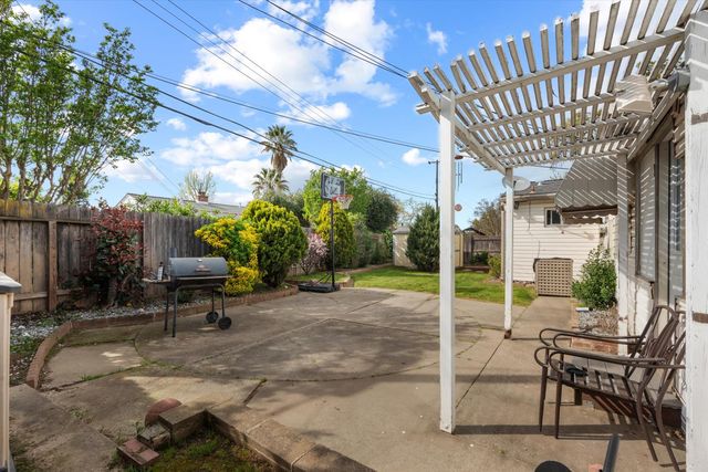 4965 I Pkwy, Sacramento, CA 95823