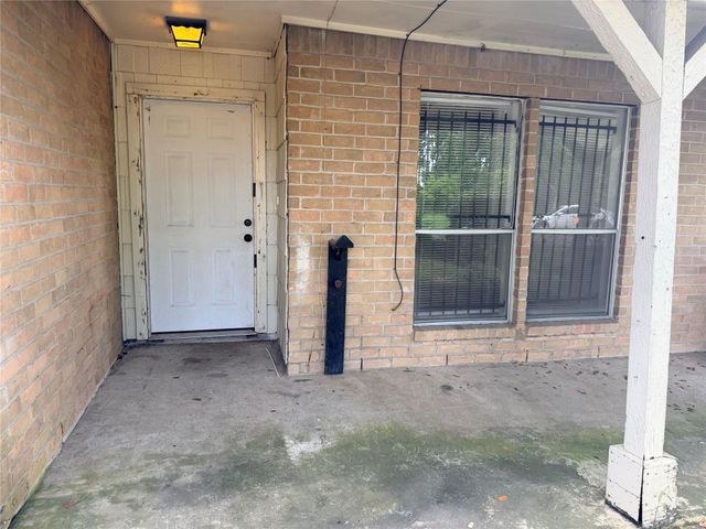 5602 Easthampton Drive B, Houston, TX 77039