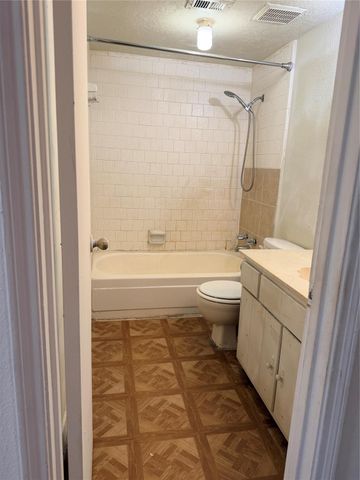 5602 Easthampton Drive B, Houston, TX 77039