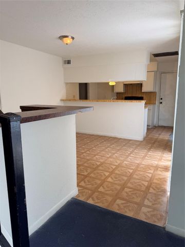 5602 Easthampton Drive B, Houston, TX 77039