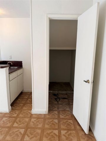 5602 Easthampton Drive B, Houston, TX 77039