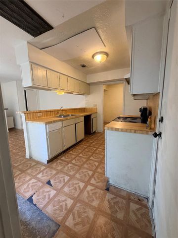 5602 Easthampton Drive B, Houston, TX 77039