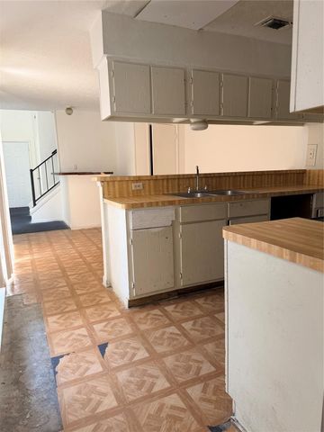 5602 Easthampton Drive B, Houston, TX 77039