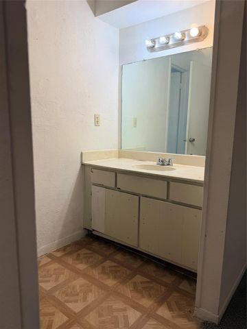 5602 Easthampton Drive B, Houston, TX 77039
