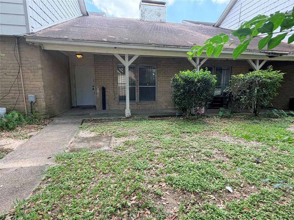 5602 Easthampton Drive B, Houston, TX 77039