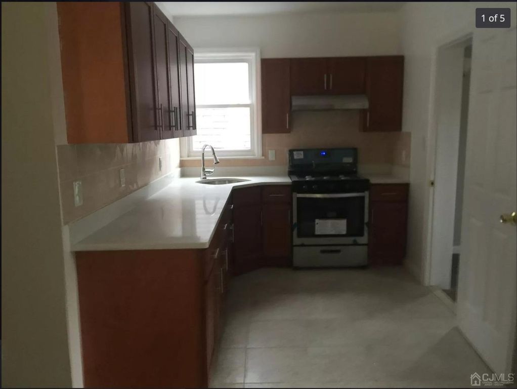 423 Augustine Place, Perth Amboy, NJ 08861