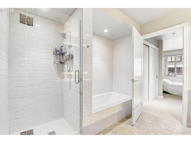 841 S GAINES St 335, Portland, OR 97239