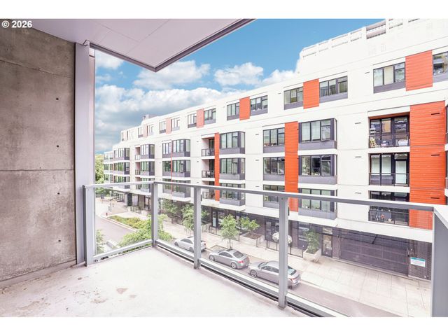 841 S GAINES St 335, Portland, OR 97239