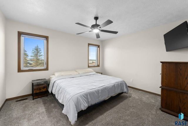 412 E Cairos Pl Place, Brandon, SD 57005