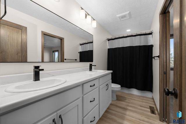 412 E Cairos Pl Place, Brandon, SD 57005