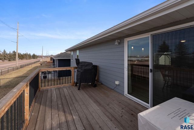 412 E Cairos Pl Place, Brandon, SD 57005