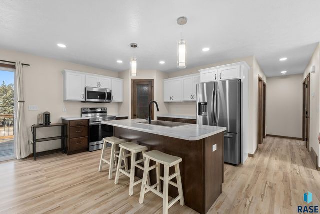 412 E Cairos Pl Place, Brandon, SD 57005