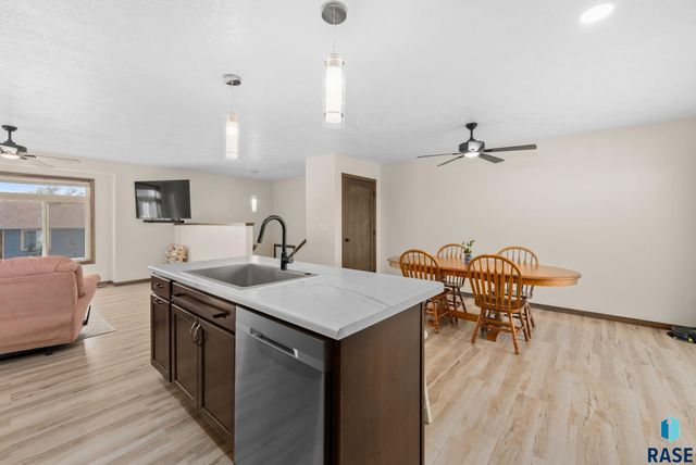 412 E Cairos Pl Place, Brandon, SD 57005