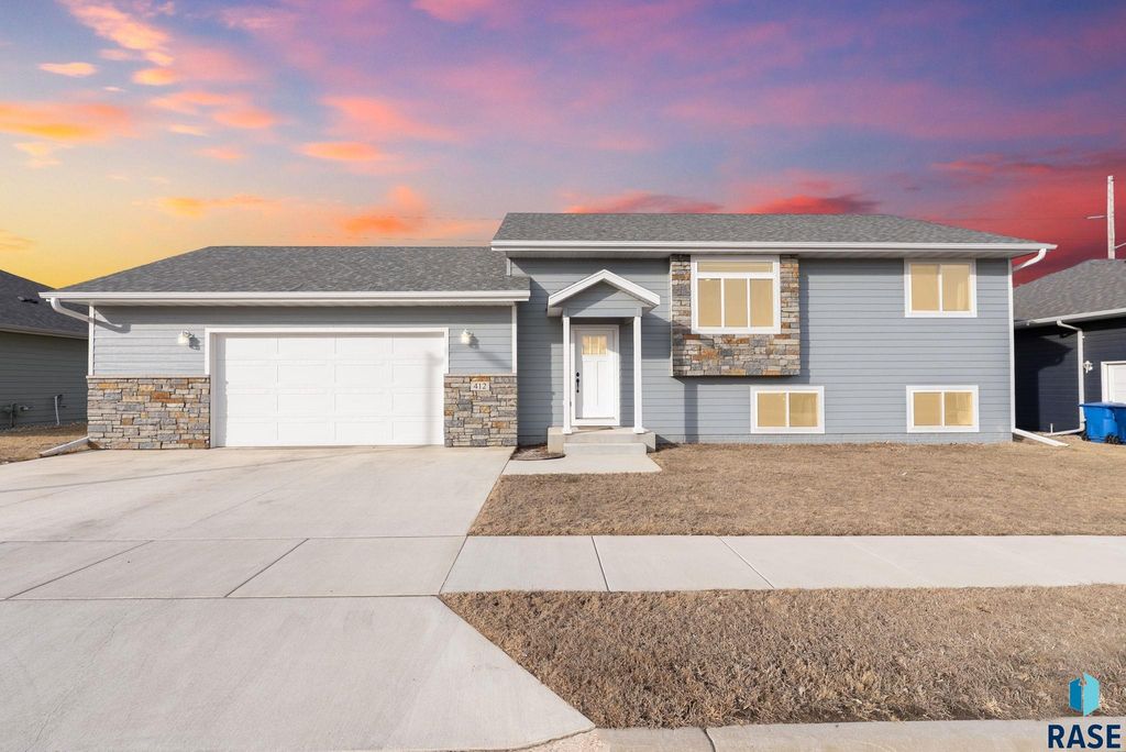 412 E Cairos Pl Place, Brandon, SD 57005